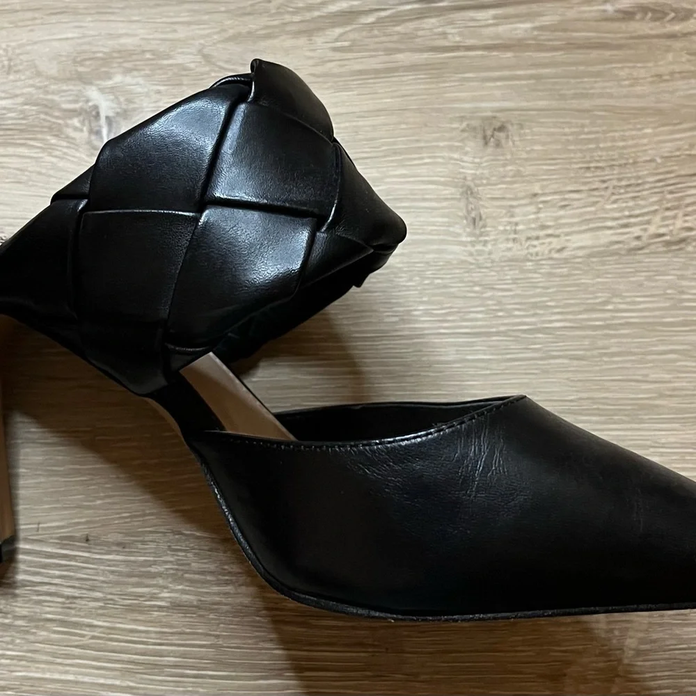 Vince Camuto- Alandra Heels - Picture 3 of 4